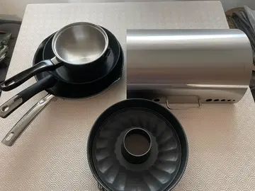 Lot de vaisselle et boite à pain