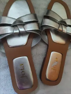 sandales ou claquettes pointure 39