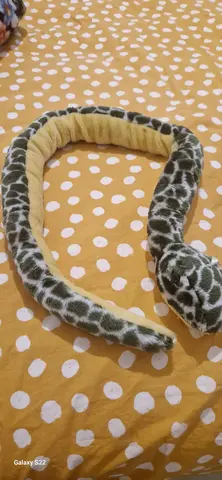 peluche serpent et poupée