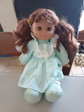 magnifique petite poupée