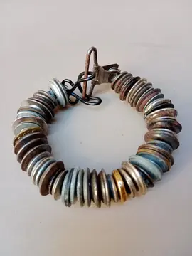 Bracelet en boutons de métal