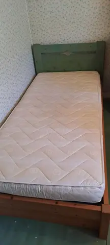 donne lit en pin massif et son matelas