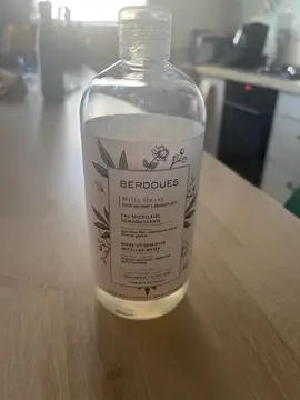 Eau micellaire démaquillante