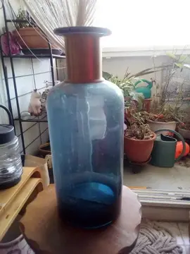 pot en verre bleu