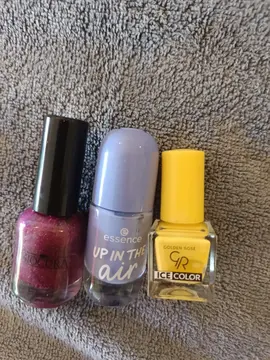 lot de trois vernis à ongles