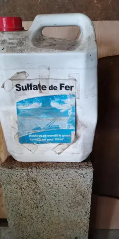 bidon de sulfate de fer pour pelouse
