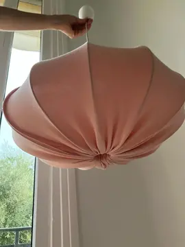 Deux suspensions plafonnier en tissu rose Ikea