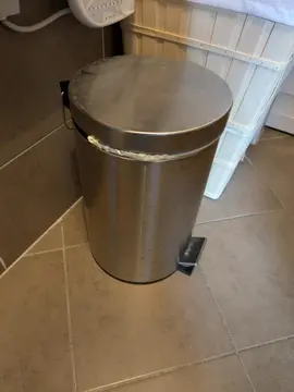 Poubelle metallique