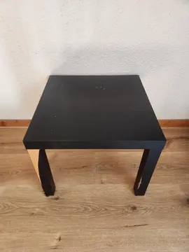 2 tables basses (modèle Lack de chez Ikéa)
