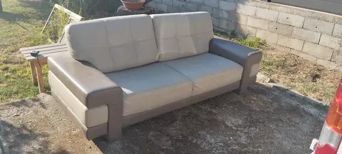 2 canapés cuir beige et gris