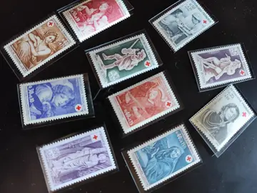 10 timbres neufs croix rouge