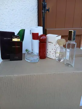 bouteilles vides eau de toilette pour collectionneurs ou autres