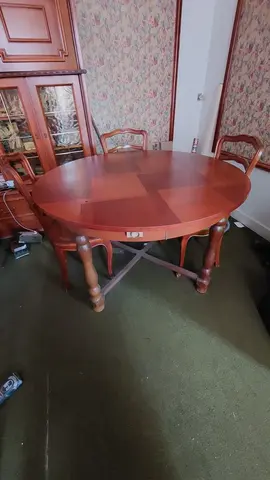 table de séjour acajou ronde avec rallonges + 4 chaises assise cannelée