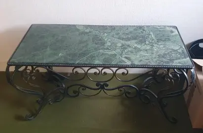 table basse plateau marbre et fer forgé
