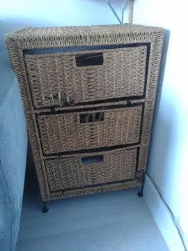 Petit meuble à tiroir en rotin