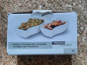 2 petits plats en faïence blanche