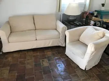 canapé fixe et fauteuil