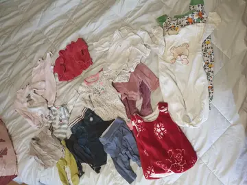 lot vêtements naissance/1 mois