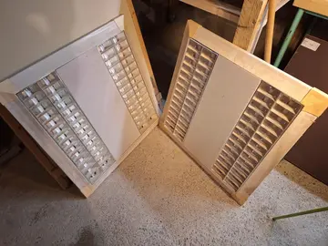 Plafonniers à néons
