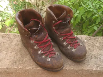 chaussures de montagne en cuir