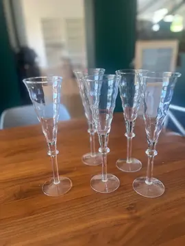 Donne 5 flûtes à champagne