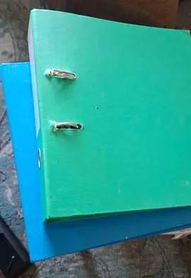 2 très gros classeurs