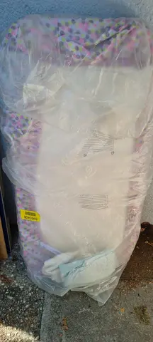Matelas lit bébé + draps housses
