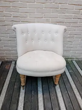 Fauteuil tapissé de toile écrue