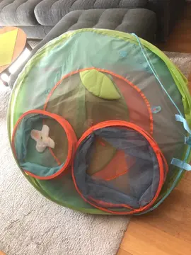 maison enfant intérieur avec cheminée et tunnel