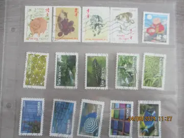 15 timbres oblitérés : Nouvel an chinois et série Vacances