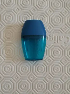 taille crayon bleu