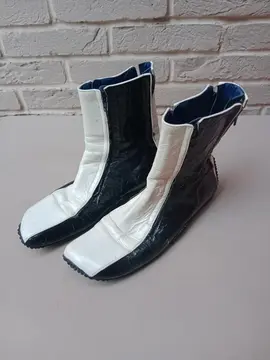 Bottines noires et blanches taille 39