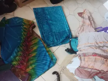 Lot 2 paréos et 1 foulard / ou pour couture