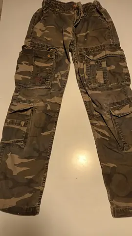 pantalon camouflage A REPARER 12 ans