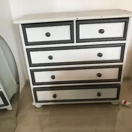 commode repeinte