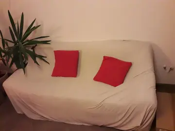 Canapé et fauteuil avec coussins