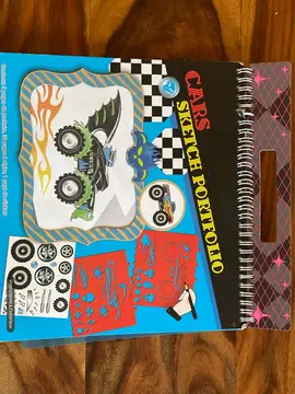 cahier de dessin avec pochoirs voitures
