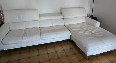 donne canapé cuir blanc