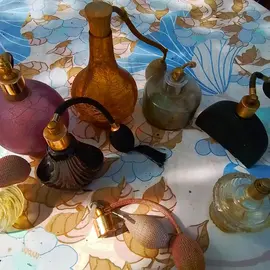 collection de bouteilles à parfum