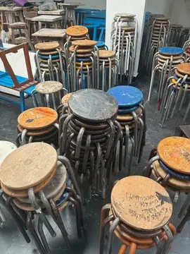 Tabourets d'école d'art - 160 pièces