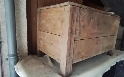 maie ancienne, couvercle à refixer