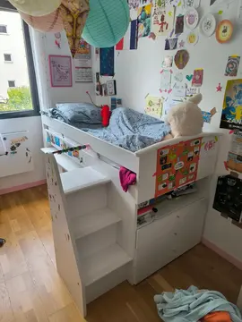 Lit surélevé avec bureau