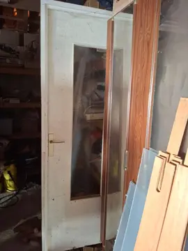 porte avec son encadrement