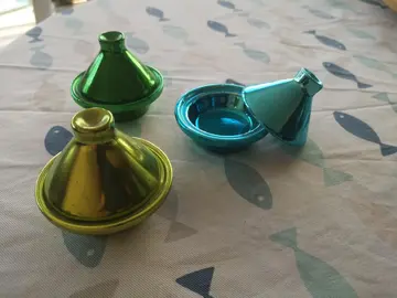 3 bibelots