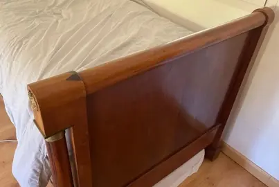 lit d'époque avec matelas de qualité sur mesure