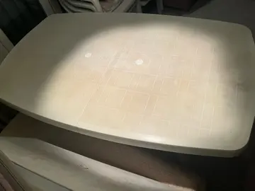 table de jardin plastique blanc