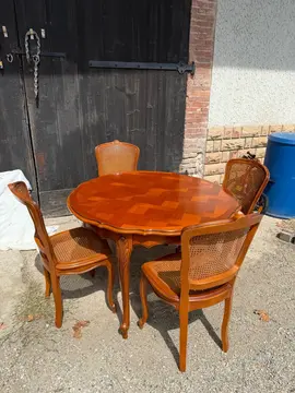 table + 4 chaises + table basse