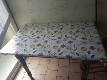table cuisine et 2 chaises