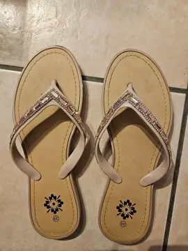 tong beige rosée vec strass T39 portée 1 fois