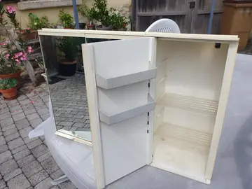 armoire à pharmacie